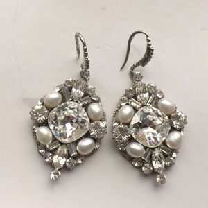 Gorgeous crystal and pearl earrings! #bling 💎
